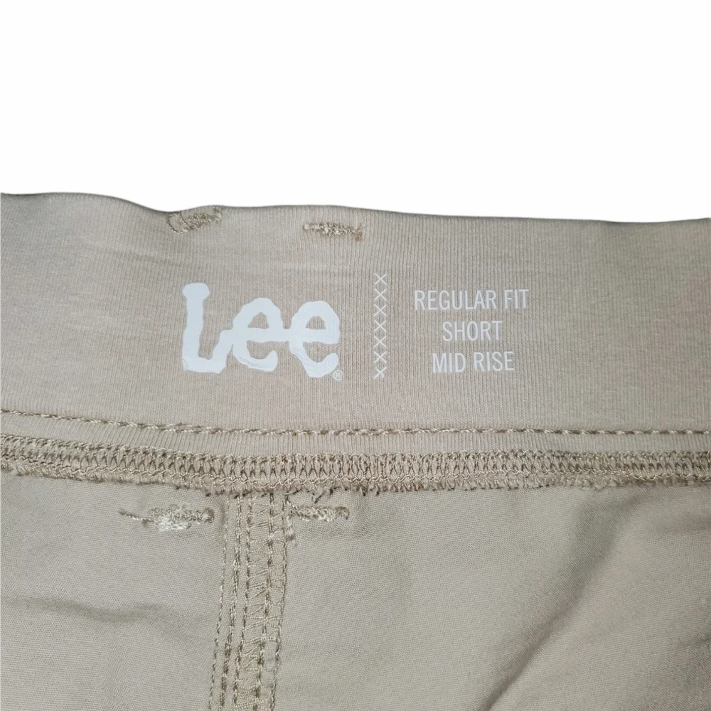 Lee NWT Plus Size Midrise Regular Fit Comfort Waistband 5" Cargo Short 567 - Picture 3 of 11